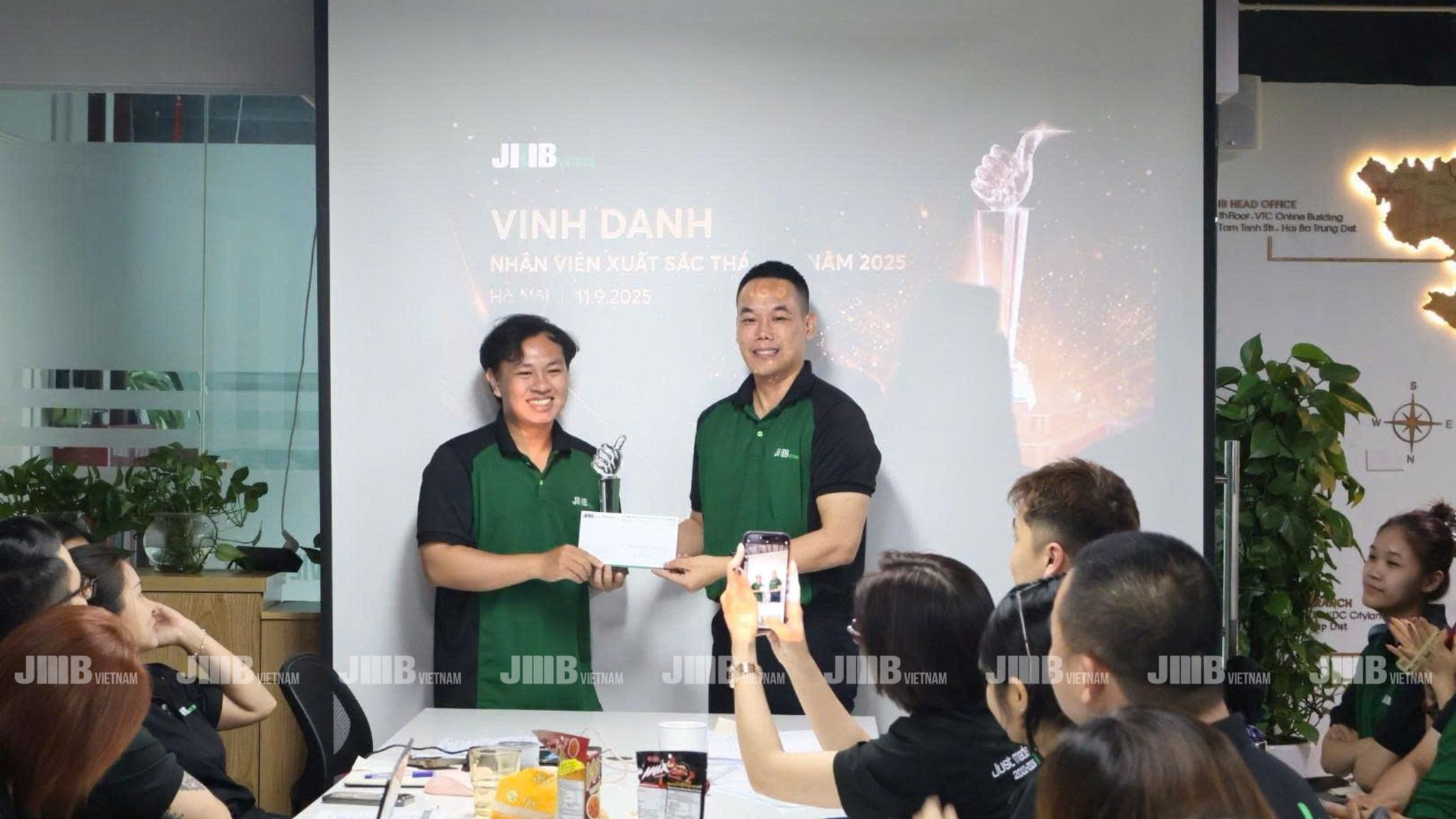  Nh B A T Ng K T Th Ng 8